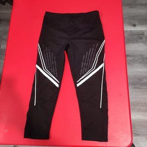 ACX Active 3/4 leggings black with graphic design women's size S